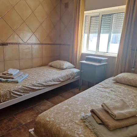 2 Bedroom House With Private Roof Terrace In Centre タヴィラ