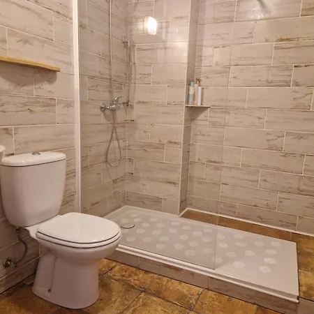 2 Bedroom House With Private Roof Terrace In Centre *