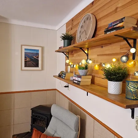 2 Bedroom House With Private Roof Terrace In Centre *